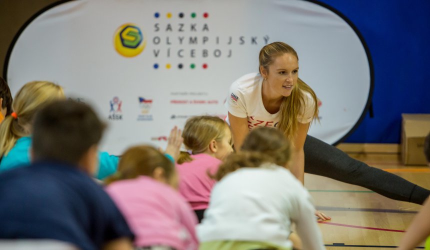Sport i beseda. Plážové volejbalistky si zasportovaly s dětmi z Plzeňska