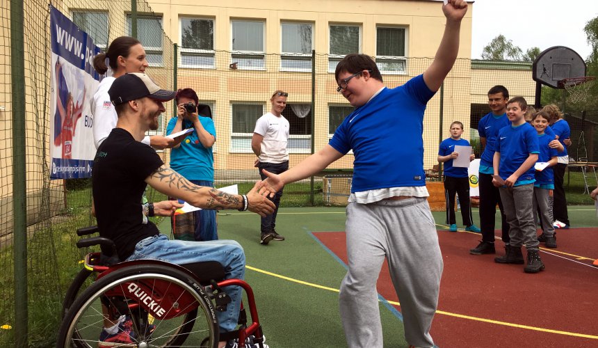Projekt Paralympijská výzva pro handicapované žáky zavítal do Kladna a Mariánských Lázní